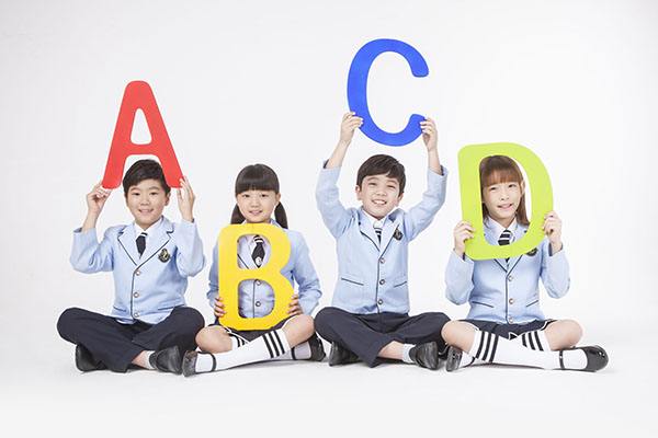 少儿园小班英语口语口语培训哪个好？如何学习少儿园小班英语口语口语？