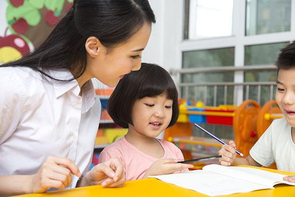 小孩学习英语越早越好吗？这篇文章给你答案！