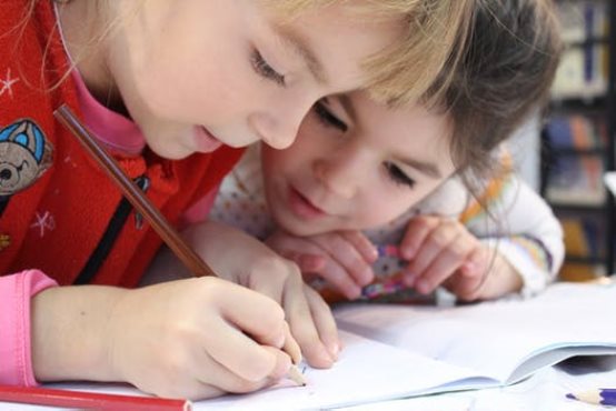 儿童英语学习为什么要跟着儿童外教学，有哪些原因？